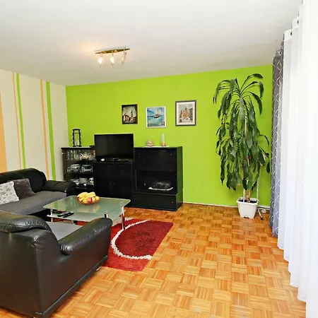 Green Apartman *